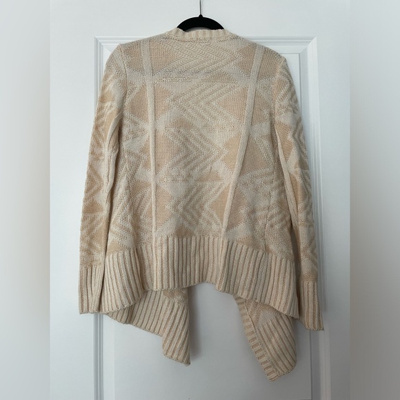 Forever 21 Women’s Creme and White Pattern Cardigan - Picture 2 of 5